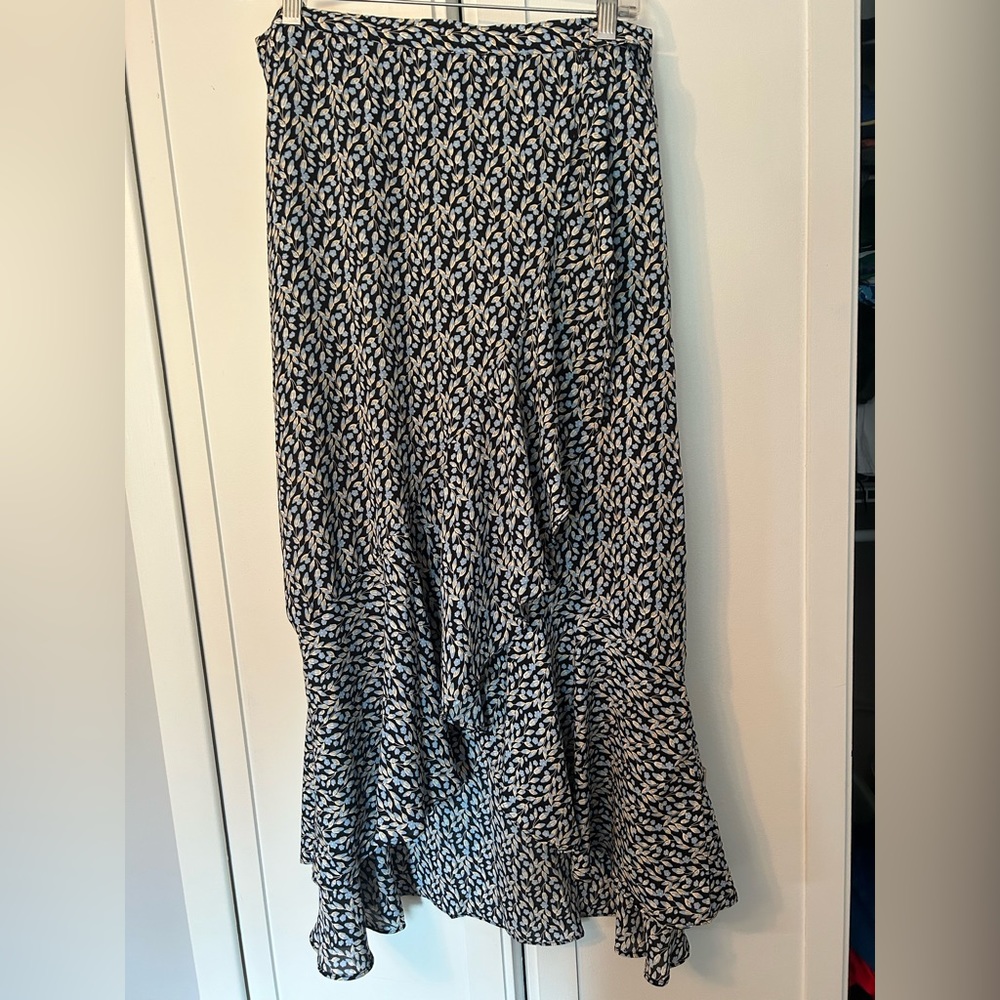 **SOLD****EUC Max Studio faux wrap skirt. Front comes to a V slit.
